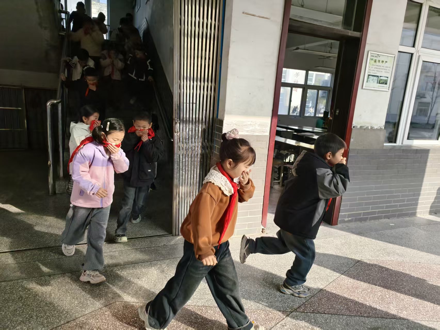 警钟长鸣筑安全 消防演练护成长