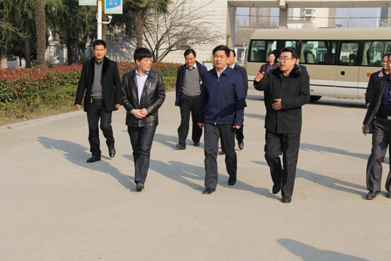 陈堂清市长莅临新沂中专视察工作